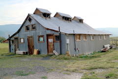 The Bathhouse At Summer Lake Hotsprings4